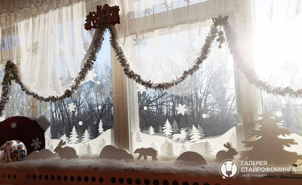 Новогодний декор из пенопласта на окно